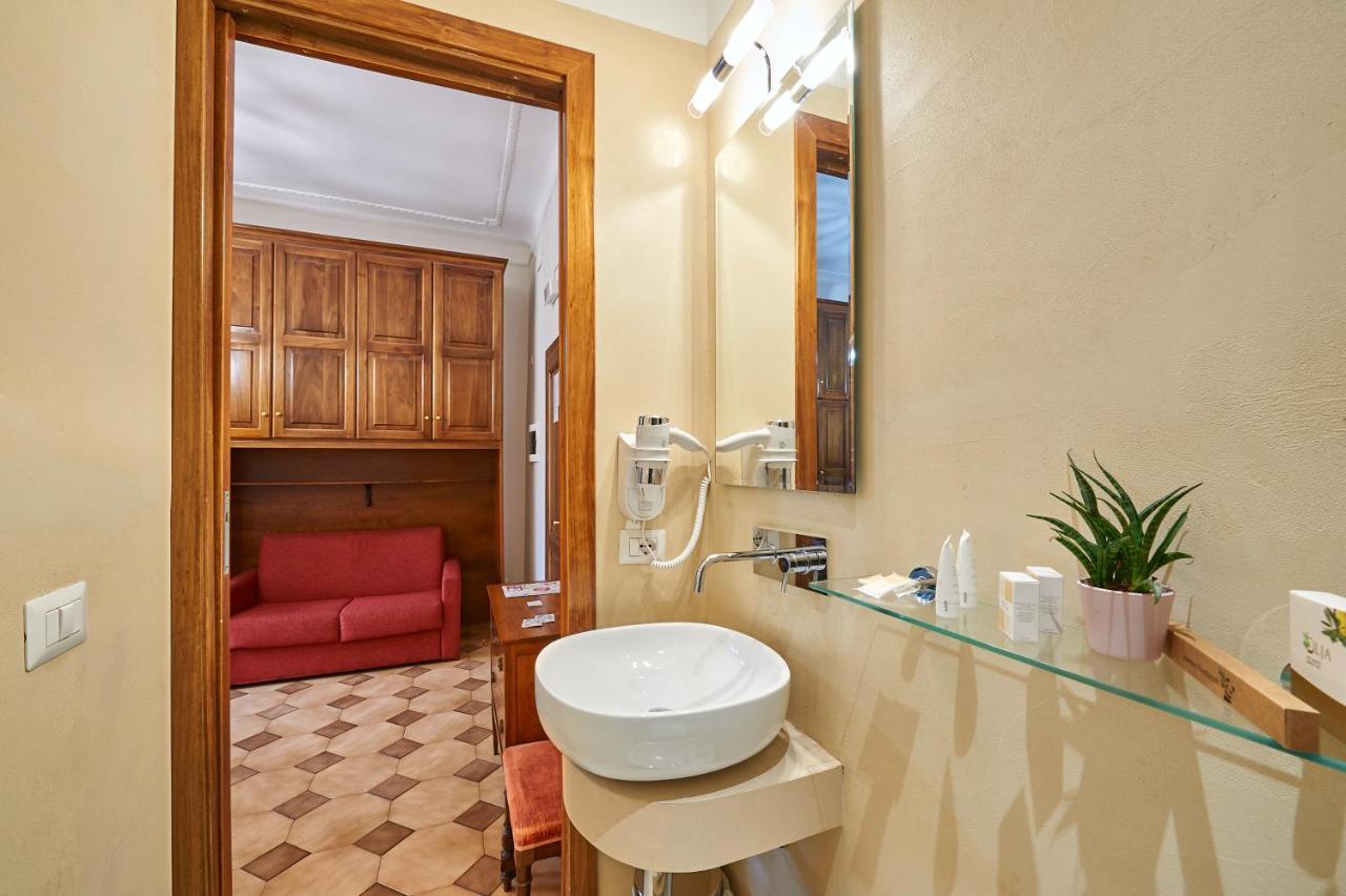 Fabrizio'S Rooms Rome Bagian luar foto